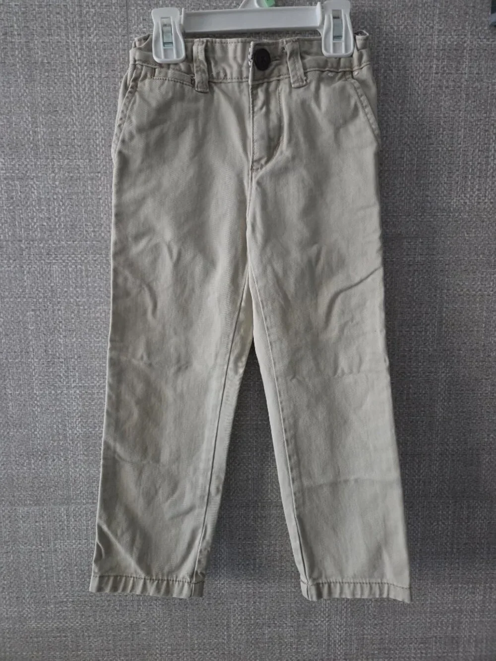 Set of boy's pants 4T,Gymboree, Nautica, OshKosh. All in an excellent condition.